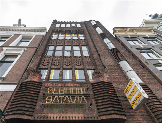 Gebouw Batavia, Amsterdam (1920)
              <br/>
              Marcel Westhoff, 2017